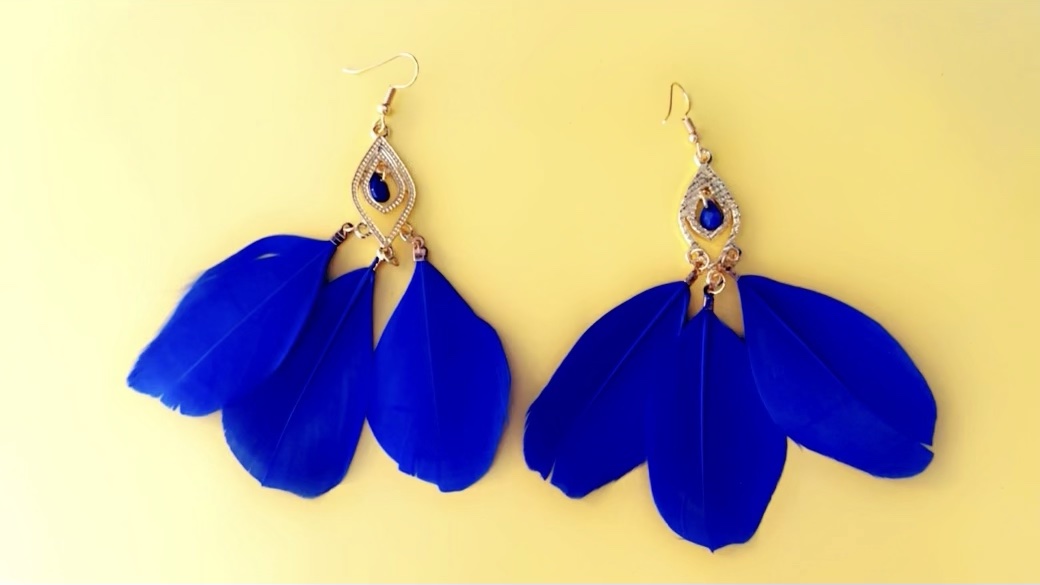 Blue Feather Earrings - Marlees Treasures